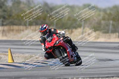 media/Dec-01-2025-Moto Forza (Mon) [[2daa91e15f]]/1-Advanced Group/Session 3 (Turn 3)/